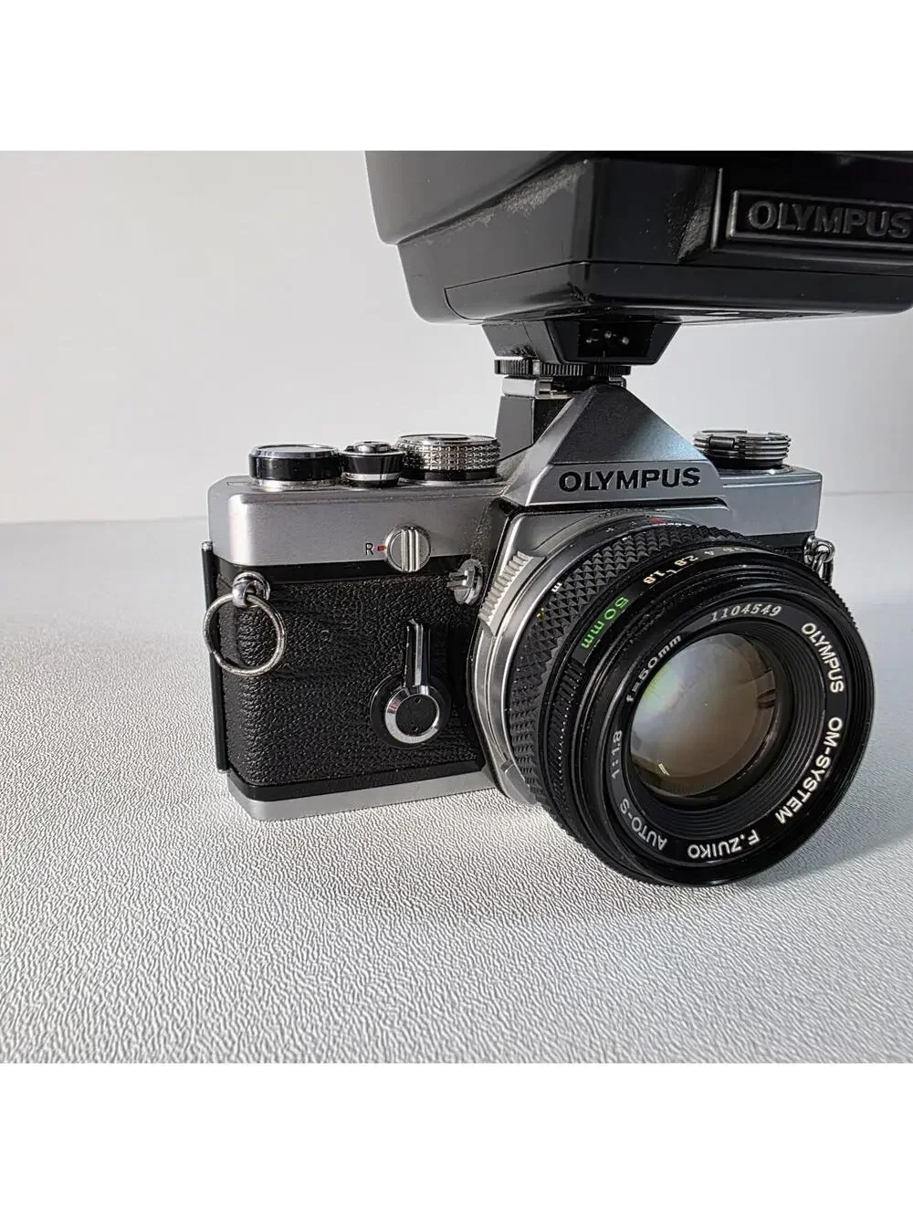 Olympus OM-1 MD 35mm SLR Film Camera w/ F.Zuiko 50mm f/1.8 Lens & Flash Tested